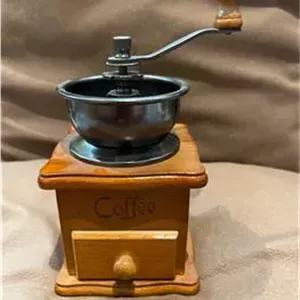 آسیاب قهوه دستی طرح قدیمی 