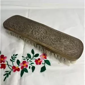 برس لباس یا ماهوت پاک کن قدیمی برنزی طرح دار