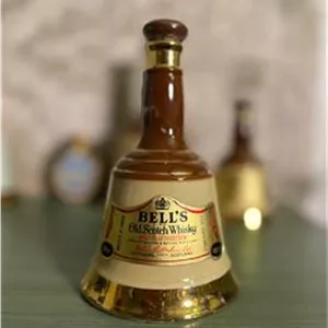 بطری نوشیدنی قدیمی طرح زنگوله اسکاتلند مارکدار