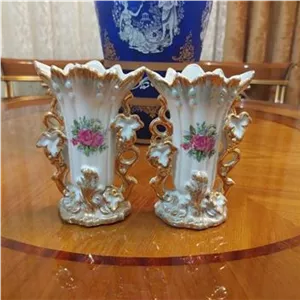 گلدان آنتیک گل سرخی قدیمی