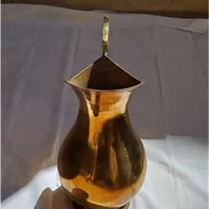 پارچ مسوار یا برنجی کنار سماوری