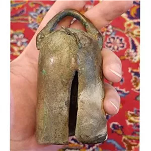 زنگوله بسیار قدیمی و هنری،دو طرف نقش قوچ