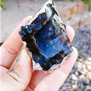 عقیق مشکی درجه یک پاک استخراجی