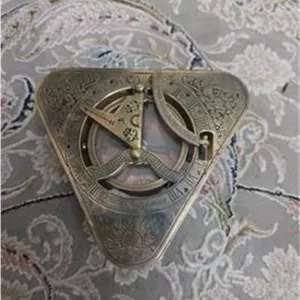 قطب نما و ساعت خورشیدی