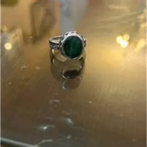 انگشتر زمرد با رکاب نقره
