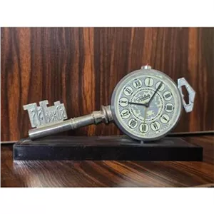 ساعت رومیزی کوکی آنتیک 60 ساله طرح کلید روسی
