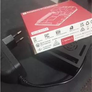 رزبری پای 4 همراه اکسسوری 8 گیگ