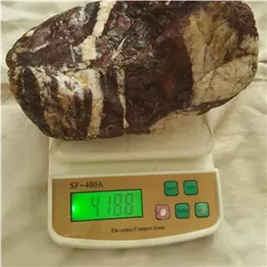 یک قطعه سنگ جاسپر قرمز رنگ زیبا