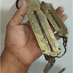 دوعدد ترازوی قدیمی