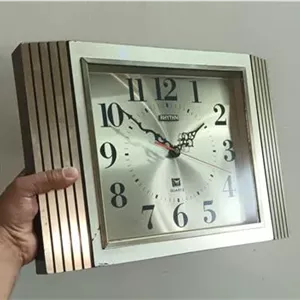 ساعت دیواری قدیمی ریتم