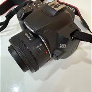 دوربین Canon 250D در حد نو همراه لنز اضافه