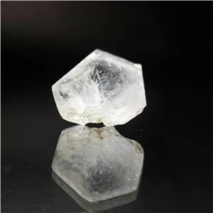 بلور آکوامارین شفاف