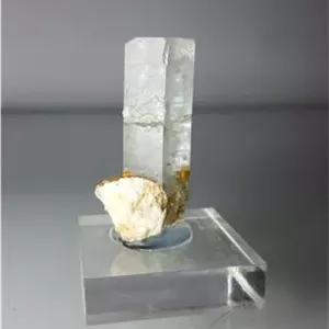 بلور آکوامارین (Aquamarine crystal)