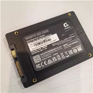 SSD 256G برند گیگابایت سلامت 99 درصد