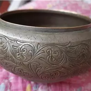 قلم زنی  جام برنجی قلمزنی شده کهنه اصالتدار دکوری 