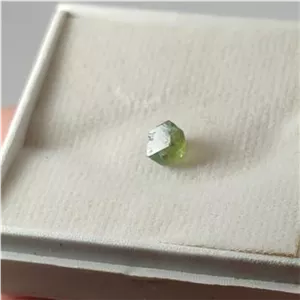 سنگ گارنت دمانتوئید سبز معدنی کد 4