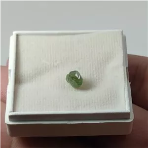 سنگ گارنت دمانتوئید سبز معدنی کد 65