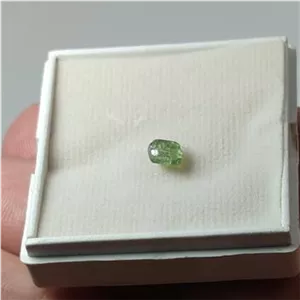 سنگ گارنت دمانتوئید سبز معدنی کد 72