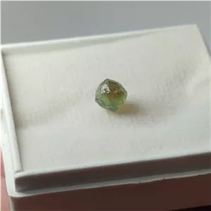 سنگ گارنت دمانتوئید سبز معدنی کد 93