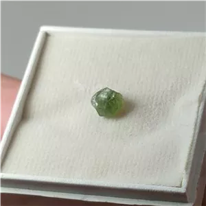 سنگ گارنت دمانتوئید سبز معدنی کد 103