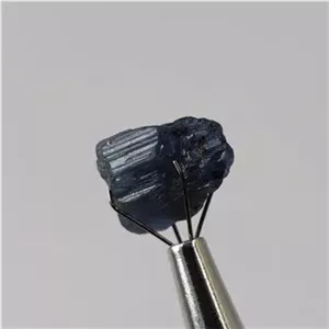 راف کریستالی سنگ تانزانیت(تانزانایت)معدنی تانزانیا