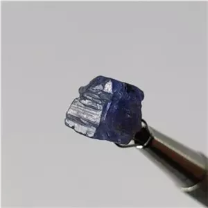 راف کریستالی سنگ تانزانیت(تانزانایت)معدنی تانزانیا