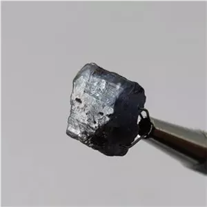 راف کریستالی سنگ تانزانیت(تانزانایت)معدنی تانزانیا
