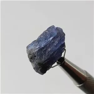 راف کریستالی سنگ تانزانیت(تانزانایت)معدنی تانزانیا