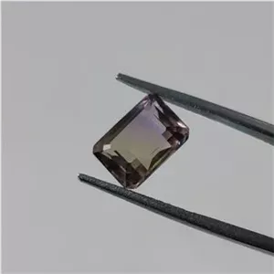 نگین سنگ آمیترین معدنی و طبیعی کشور برزیل