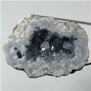 ژئود سنگ سلستین آبی معدنی و طبیعی کشور ماداگاسکار