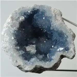 ژئود سنگ سلستین آبی معدنی و طبیعی کشور ماداگاسکار