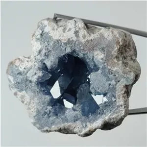 ژئود سنگ سلستین آبی معدنی و طبیعی کشور ماداگاسکار