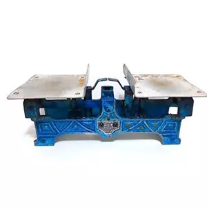ترازوی قدیمی کوچک و دکوری و قابل استفاده