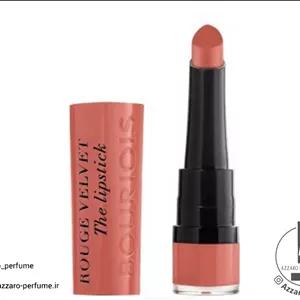 رژ لب جامد مات مخملی بورژوآ رنگ Peach tatin شماره 15 حجم 2.4 گرم