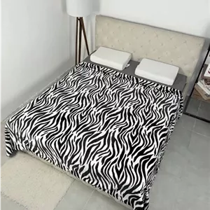 پتو چهارفصل دونفره برند sky کد8(زرافه زمینه آبی)