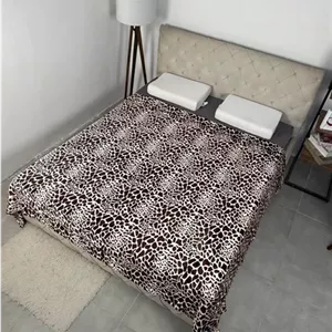 پتو چهارفصل دونفره برند sky کد5(گورخری زمینه کرم)