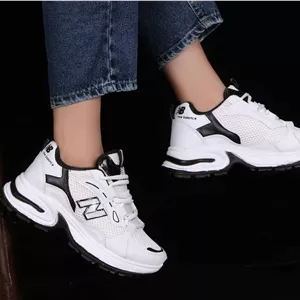 تخفیف شگفت  اور کفش کتونی اسپرت زنانه دخترانه مدل نیوبالانس کلاسیک و زیبا رنگ  سفید مشکی با ارسال رایگان