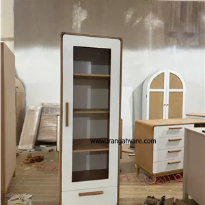 ویترین کودک دور چوبی