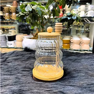 عسل‌خوری پیرکس شیاردار | ظرف عسل شیشه‌ای با طراحی مدرن