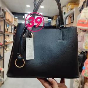 کیف سه خونه مجزای چرم شرانگ مدل حلقه آویز همراه با بند دستی دوتایی و بند دوشی مجزا| مناسب روزمره و اداری، بسیار شیک و سبک