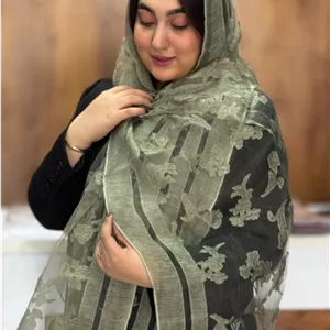 شال زنانه وارداتی مدل فلور | شال دانتل گل‌دار شیک و خاص با رنگ‌بندی جذاب و سرخور بی نظیر