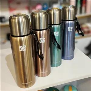 فلاکس یا فلاسک استیل 800 میل برند جویوس با قابلیت حفظ دمای بالا دارای رنگ بندی شیک و جذاب