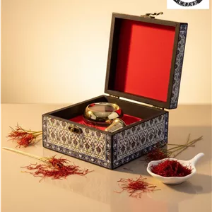 پک هدیه چوبی طرح مروارید با یک مثقال زعفران