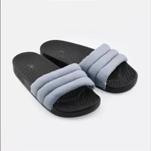 دمپایی روفرشی زنانه PINK مدل بندی طوسی با طراحی ساده و شیک