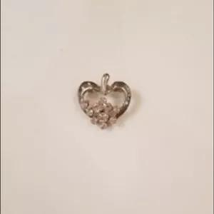 سنجاق سینه قلب و نگین