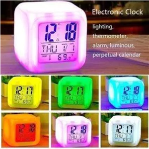ساعت دیجیتال رومیزی (اصل) دارای دماسنج و  الارم دار مدل تغییر رنگ RGB بسته 1 عددی