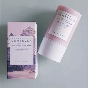 ماسک استیکی  اورجینال خاک رس سنتلا centella با خصوصیات لایه بردار ملایم ،جمع کننده منافذ ، بهبود جوش‌ های سرسیاه و سرسفید، کنترل ترشح چربی پوست  ۲۷ گرمی مناسب انواع پوست