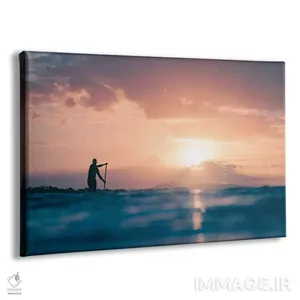 تابلو مینیمال موج سواری ایستاده هنگام غروب اثر هانا پریویت
