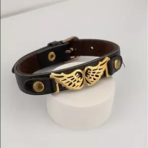 دستبند چرم دخترانه با پلاک بال فرشته ۷۳۴