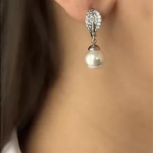 گوشواره زنانه نقره ای مروارید گلبرگ۸۱۰ 